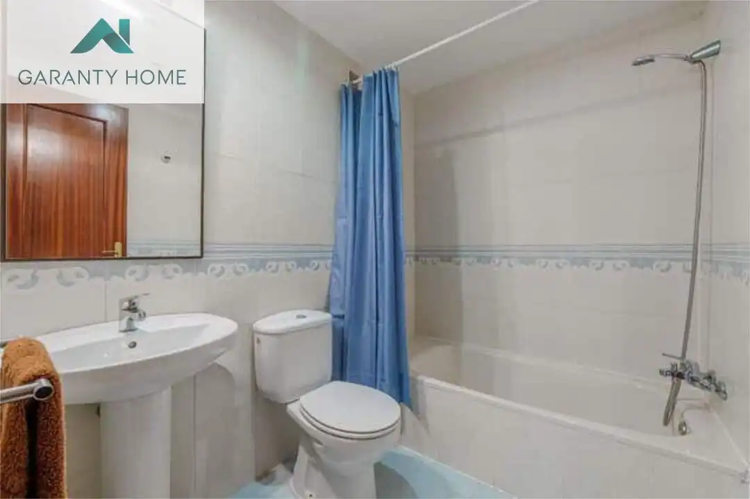 Baño de Piso de alquiler en Málaga con Aire acondicionado, Trastero y Amueblado
