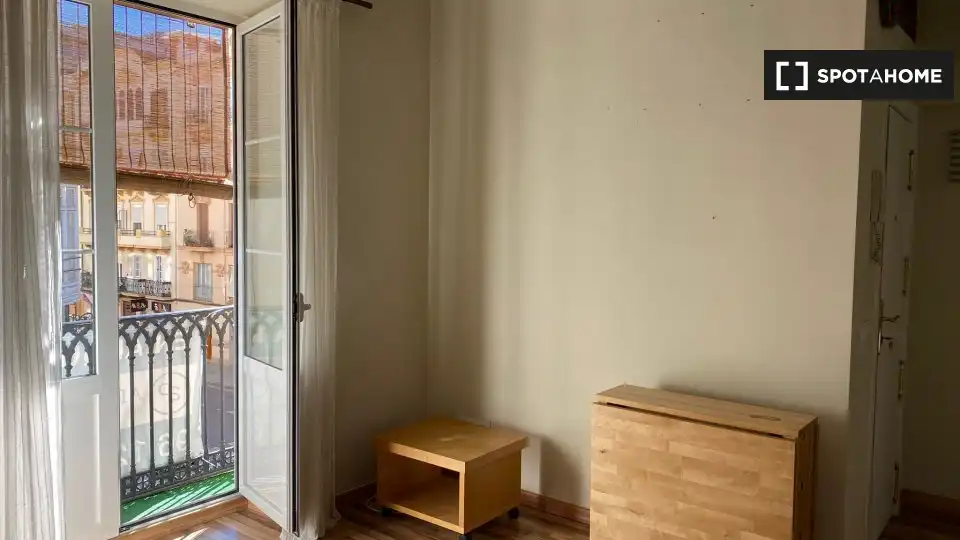 Flat with terrace to rent in Extramurs, imagen 2