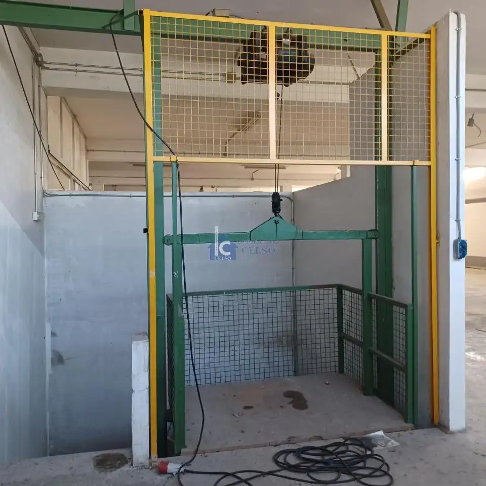 Fabrikhallen zur Miete in Ourense Capital 