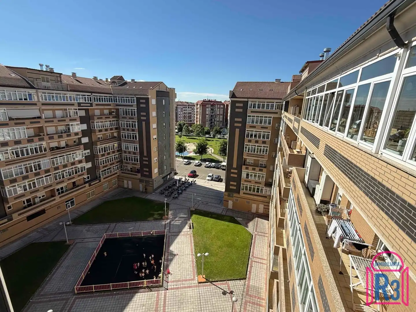 Vista exterior de Piso de alquiler en León Capital  con Calefacción, Terraza y Amueblado