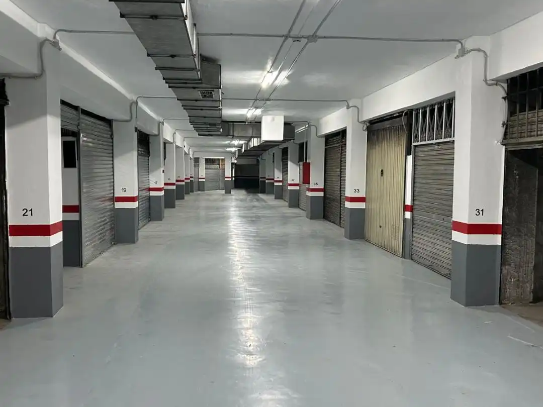 Aparcament de Pis en venda en Bilbao  amb Terrassa i Balcó