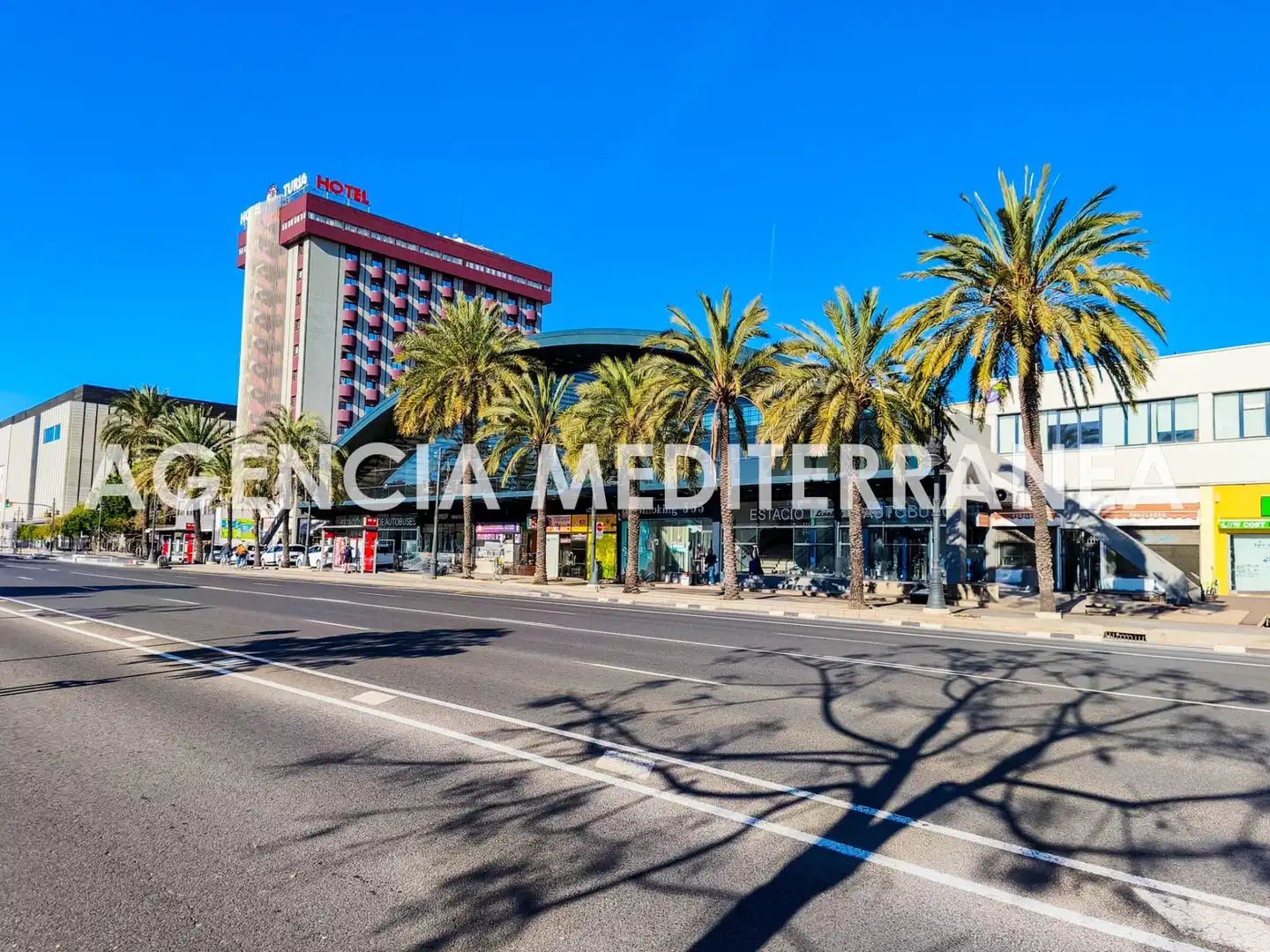 Local de alquiler en Avenida MENEDEZ PIDAL, 13, Barrio de Campanar