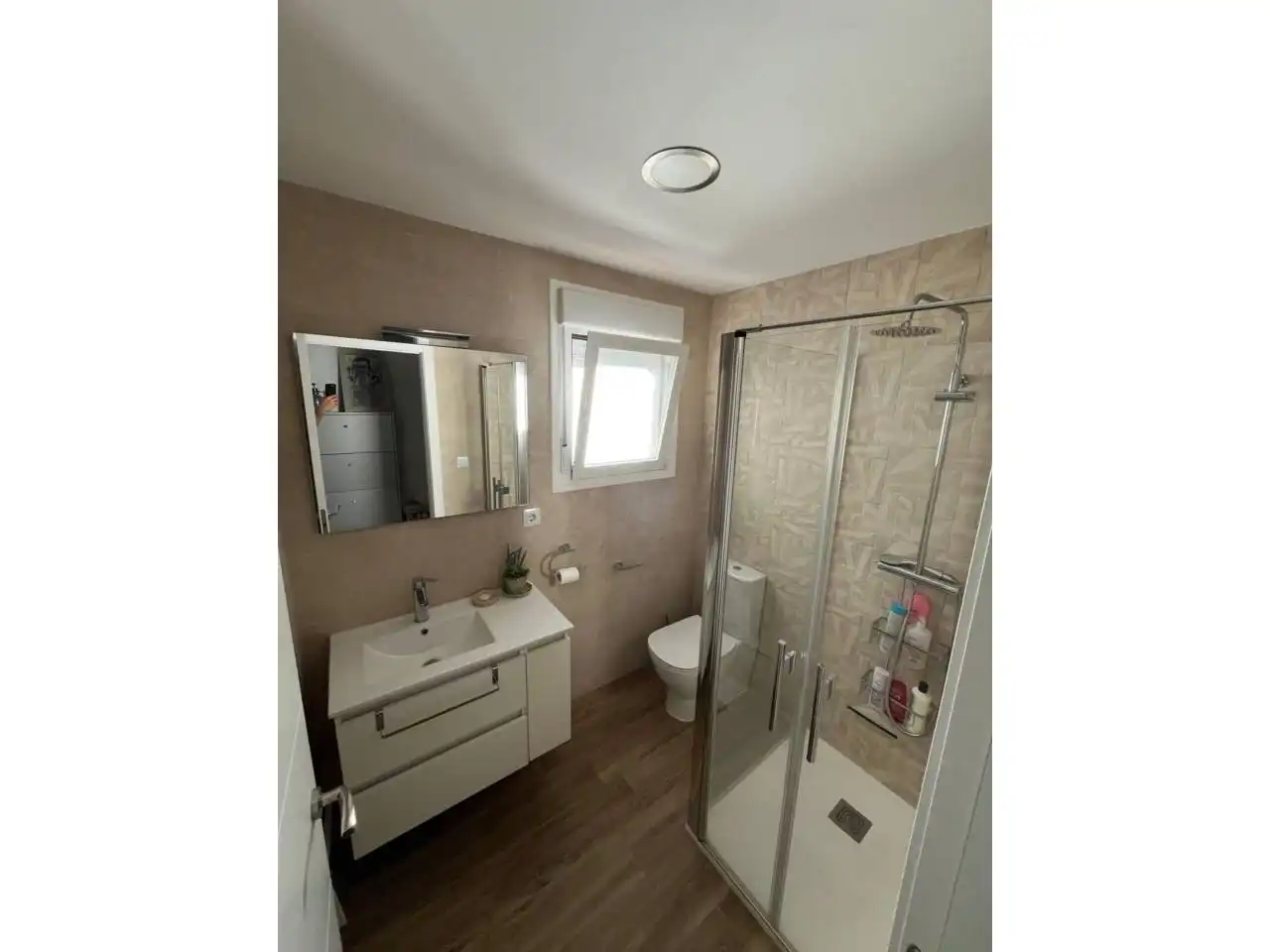 Badezimmer von Wohnung zur Miete in Badajoz mit Klimaanlage, Heizung und Terrasse