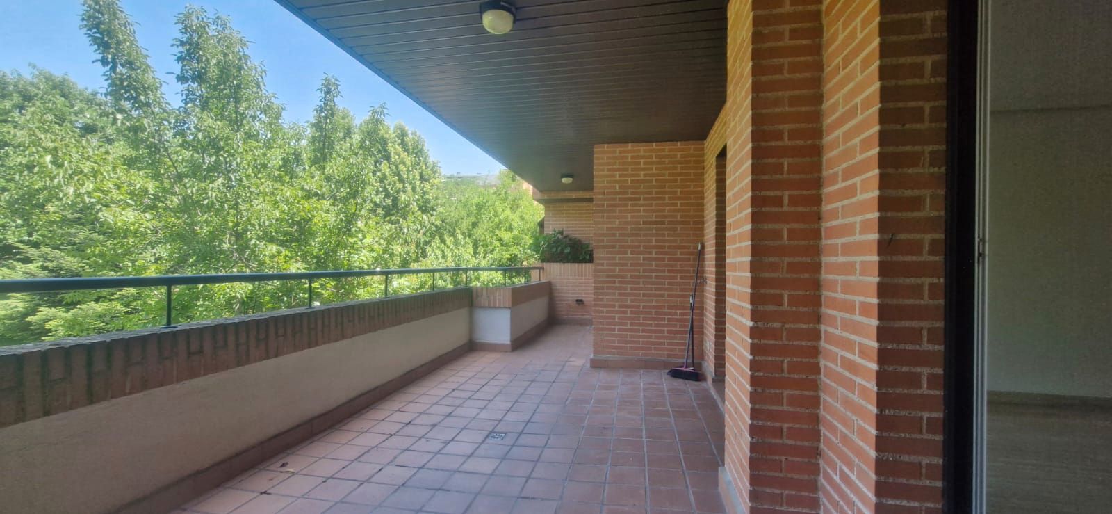 Terrassa de Pis de lloguer en La Moraleja amb Aire condicionat, Calefacció i Parquet