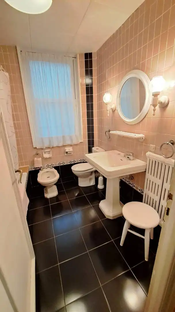 Bathroom of Flat for sale in Indautxu