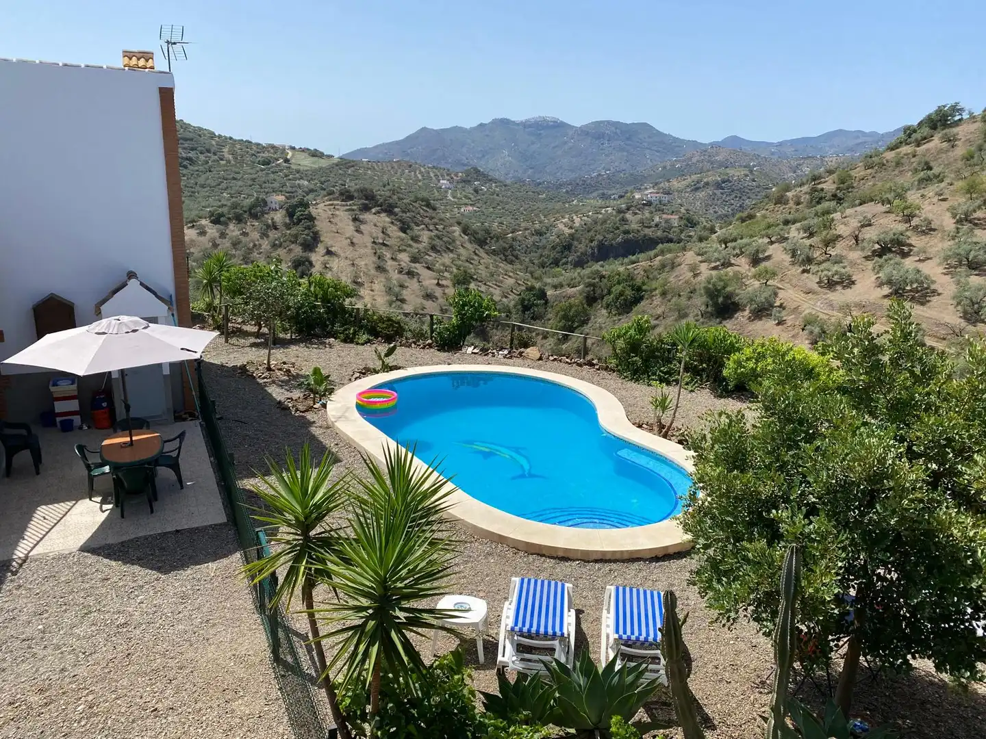 Country house with pool to rent in Calle Riogordo