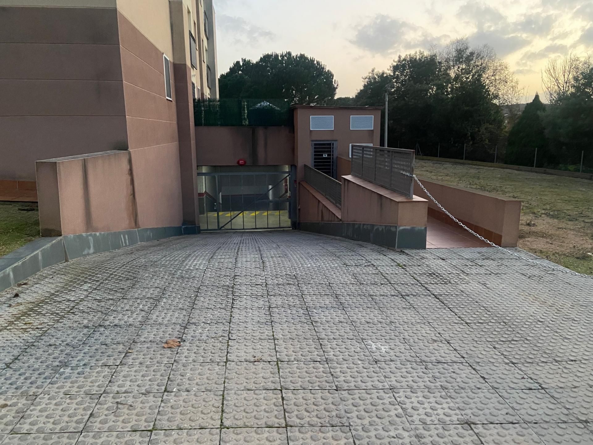 Parking of Garage for sale in Quart