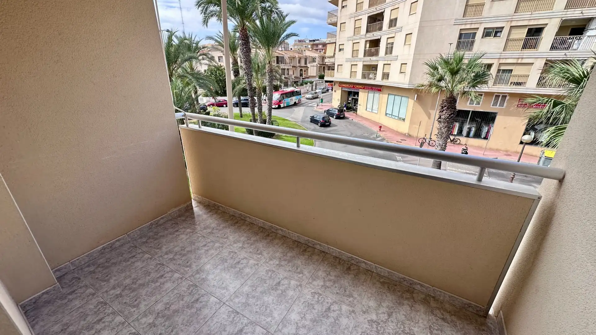 Flat with terrace for sale in Las Viñas