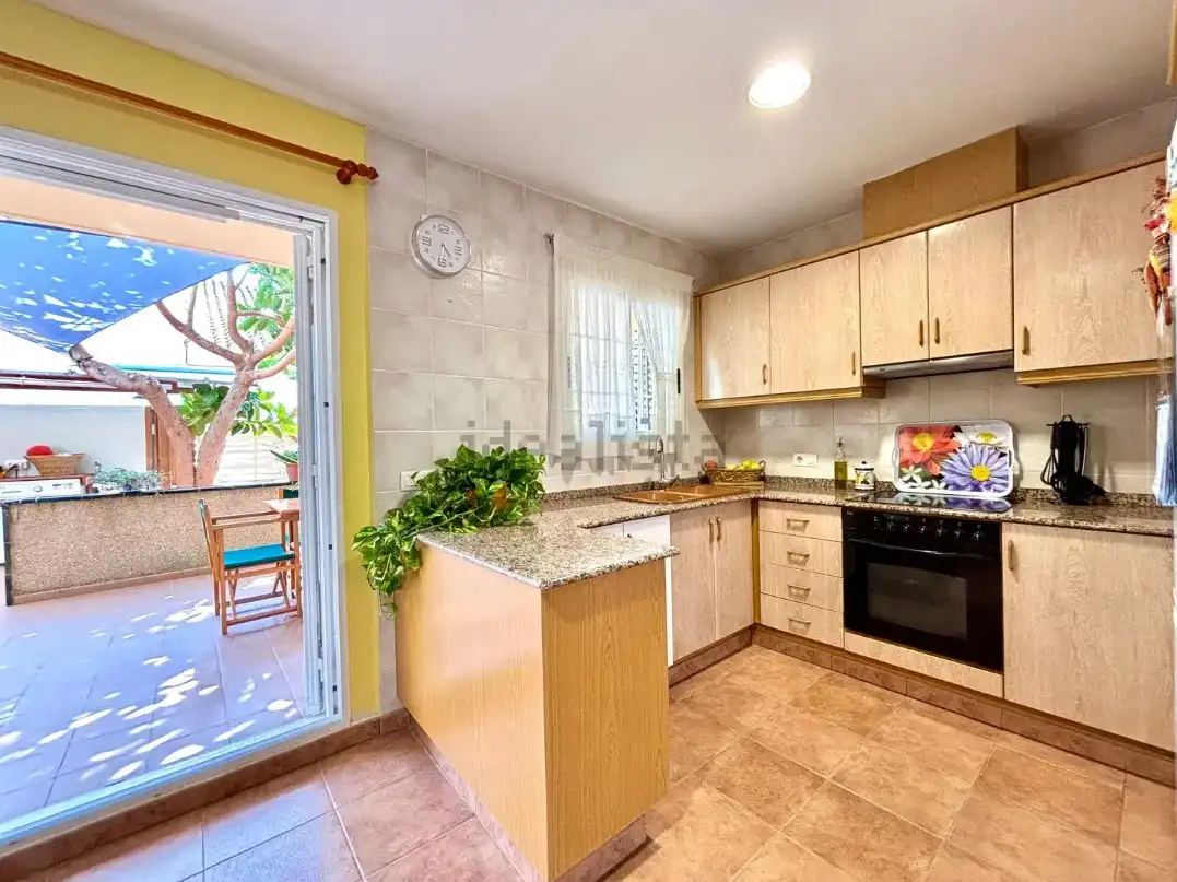 Cocina de Casa adosada en venta en Sagunto / Sagunt con Aire acondicionado, Calefacción y Jardín privado