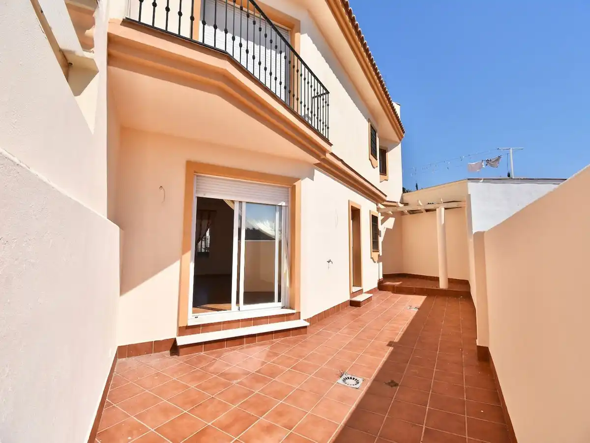 Reihenhaus mit Garten zum Verkauf in Puerto Deportivo