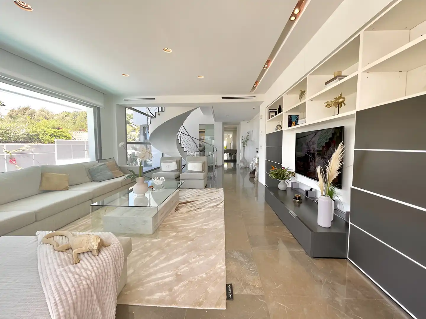 Living room of Houses for sale in Marbella  with Air Conditioner, Private garden and Terrace
