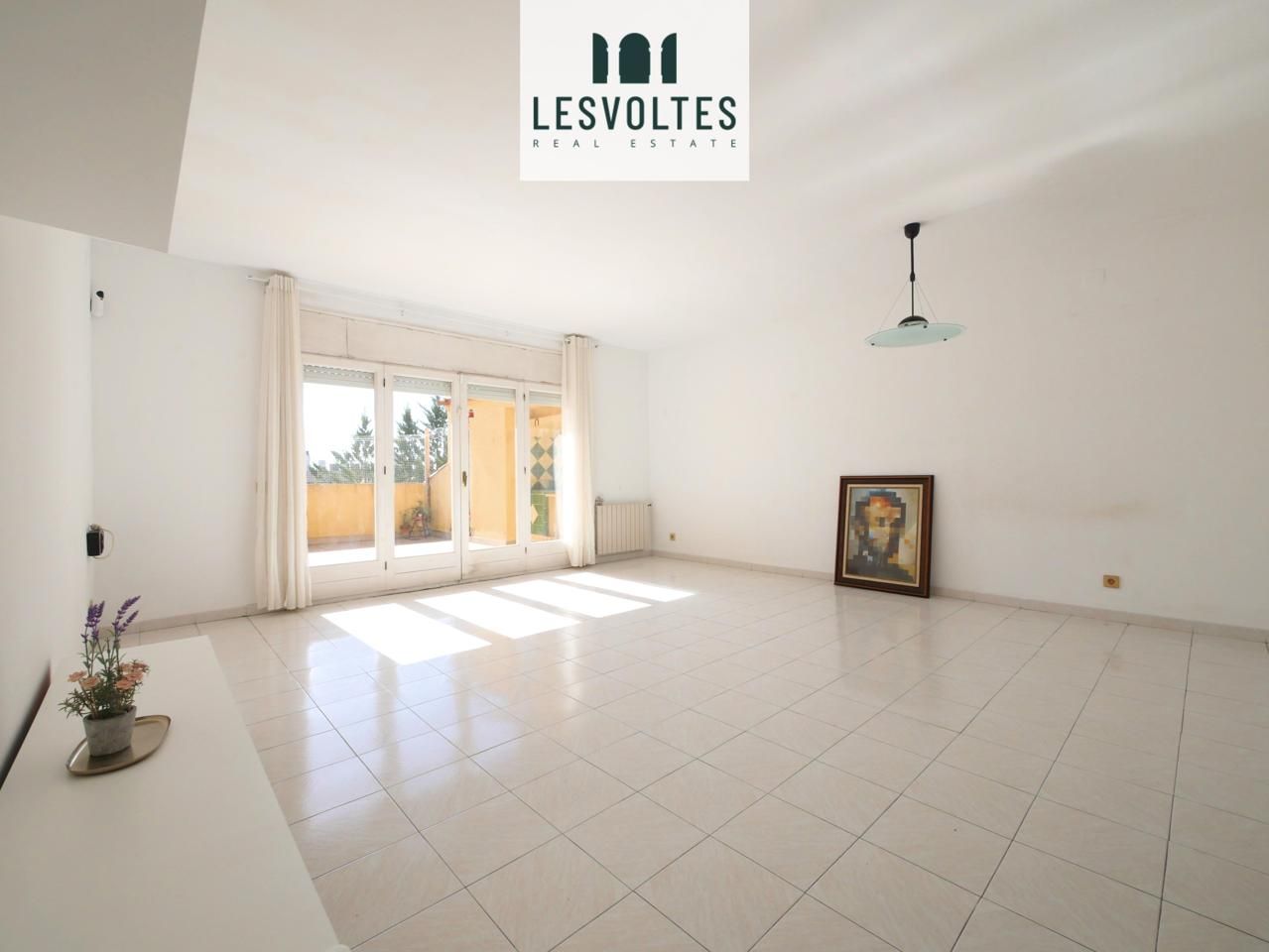 Sala d'estar de Casa adosada en venda en Palafrugell amb Calefacció i Balcó