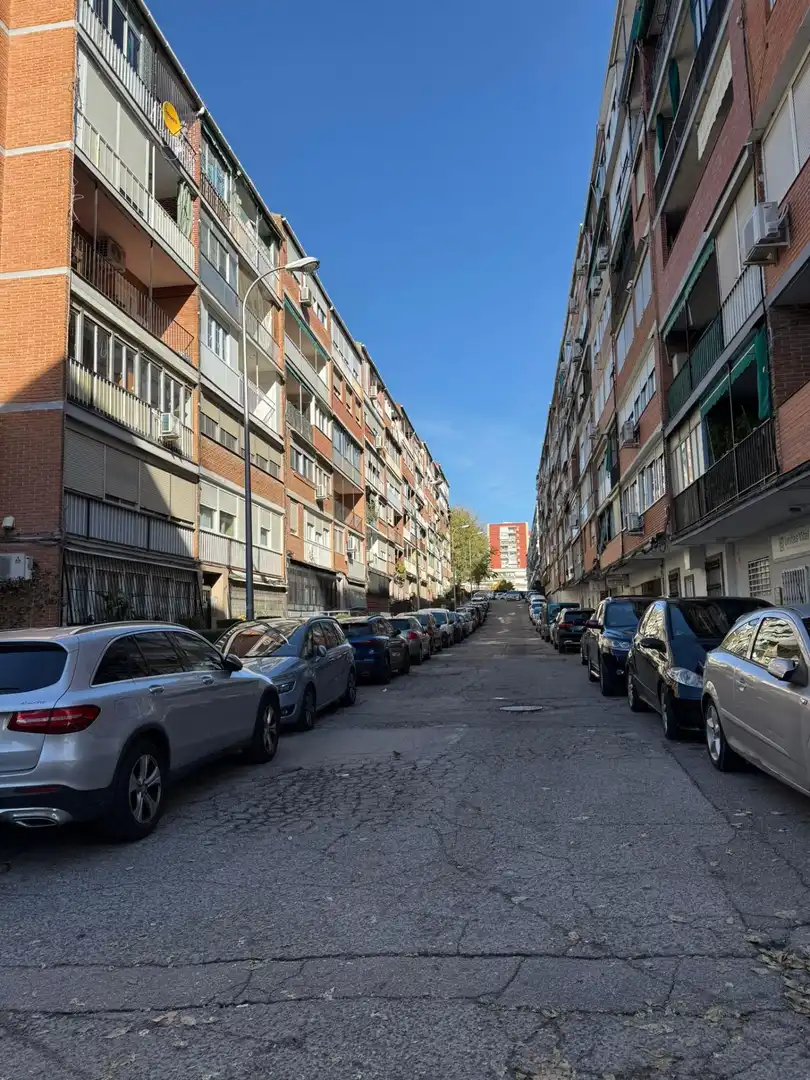 Vista exterior de Local en venta en Madrid