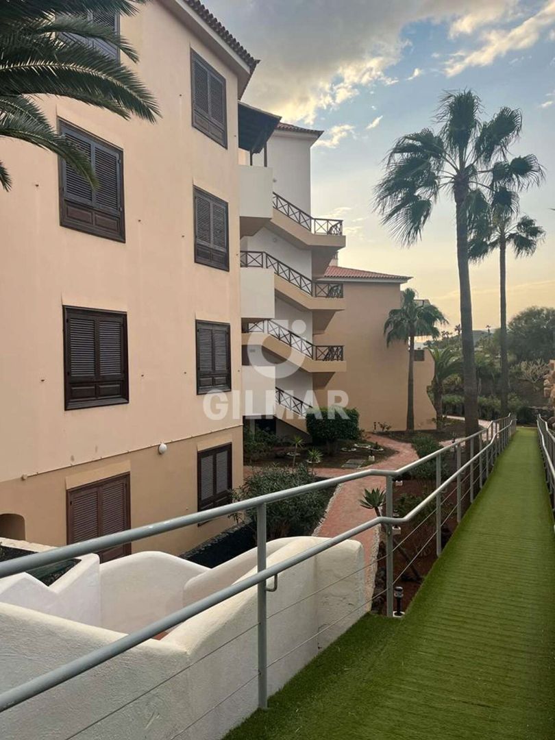 Vista exterior de Pis en venda en San Miguel de Abona amb Moblat, Balcó i Piscina comunitària