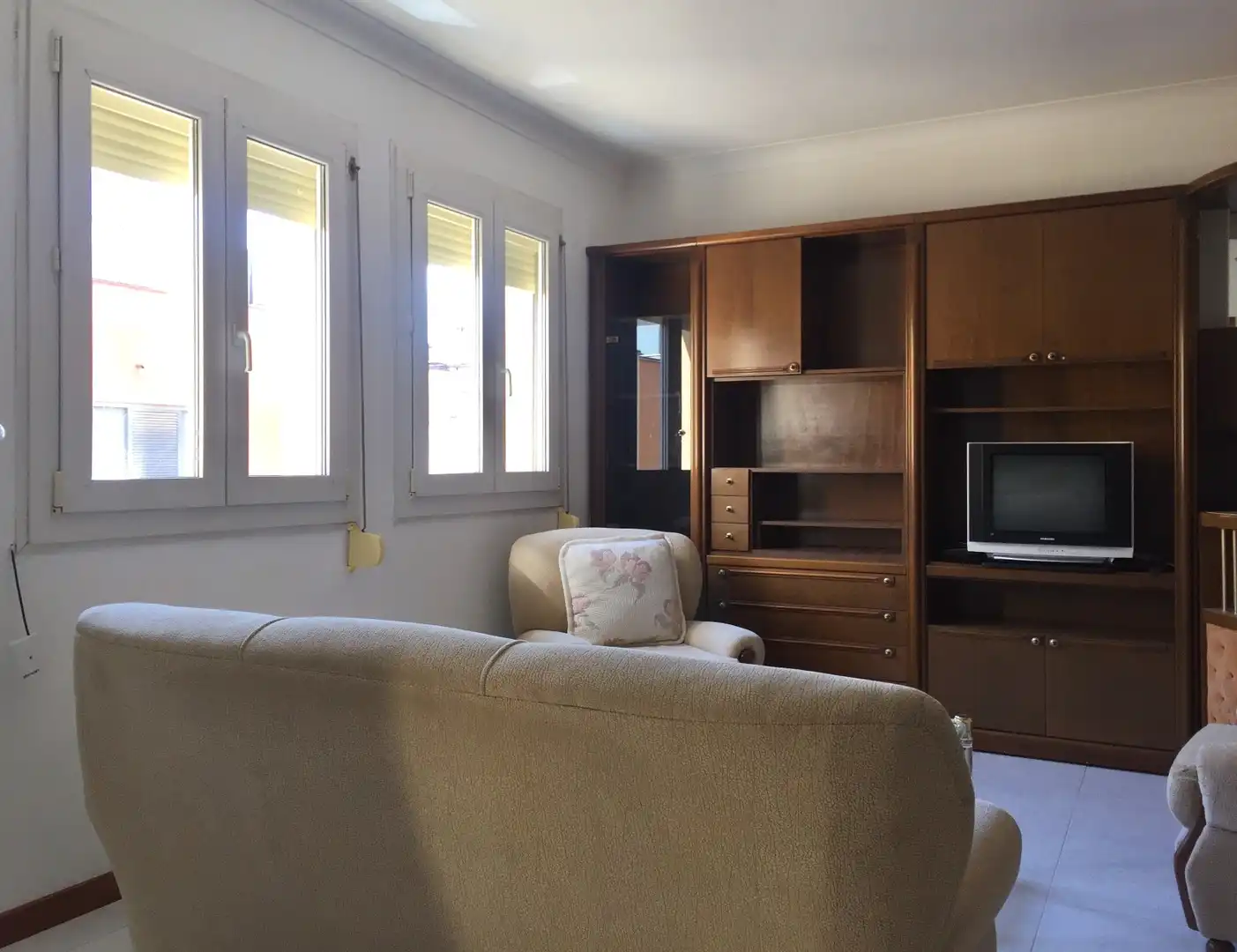 Sala d'estar de Apartament de lloguer en Girona amb Calefacció, Moblat i TV