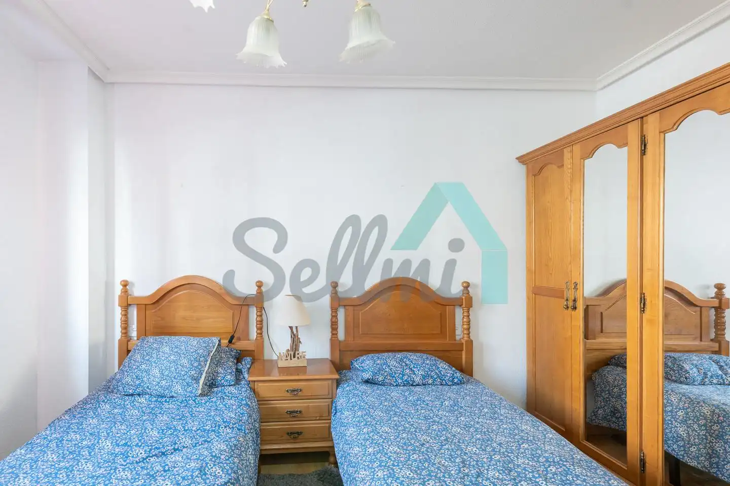 Bedroom of Flat for rent in Oviedo   with Heating, Parquet flooring and Furnished