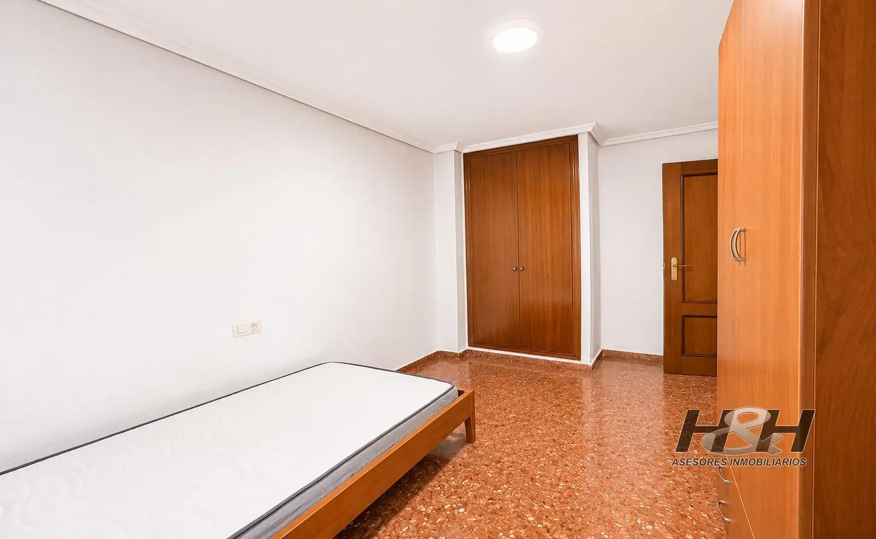 Flat for sale in Burjassot  with Air Conditioner, Heating and Balcony
