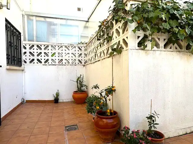 Terrasse von Einfamilien-Reihenhaus zum Verkauf in Sant Boi de Llobregat mit Klimaanlage, Heizung und Terrasse