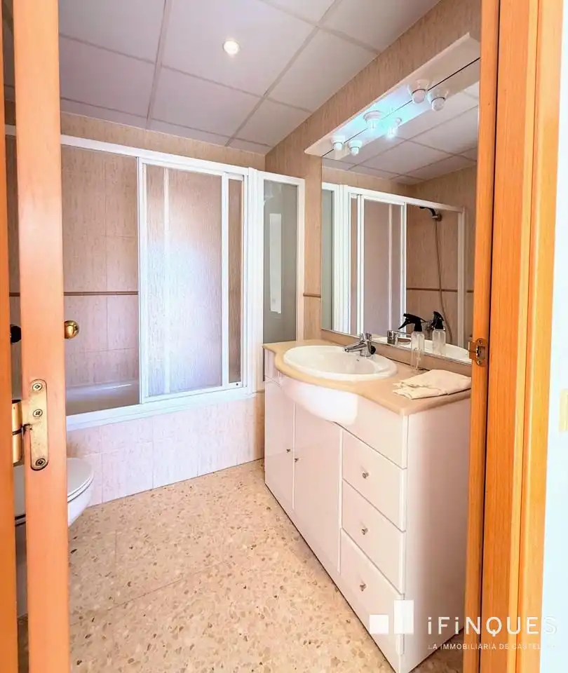 Baño de Casa o chalet en venta en Castellar del Vallès con Aire acondicionado, Calefacción y Jardín privado