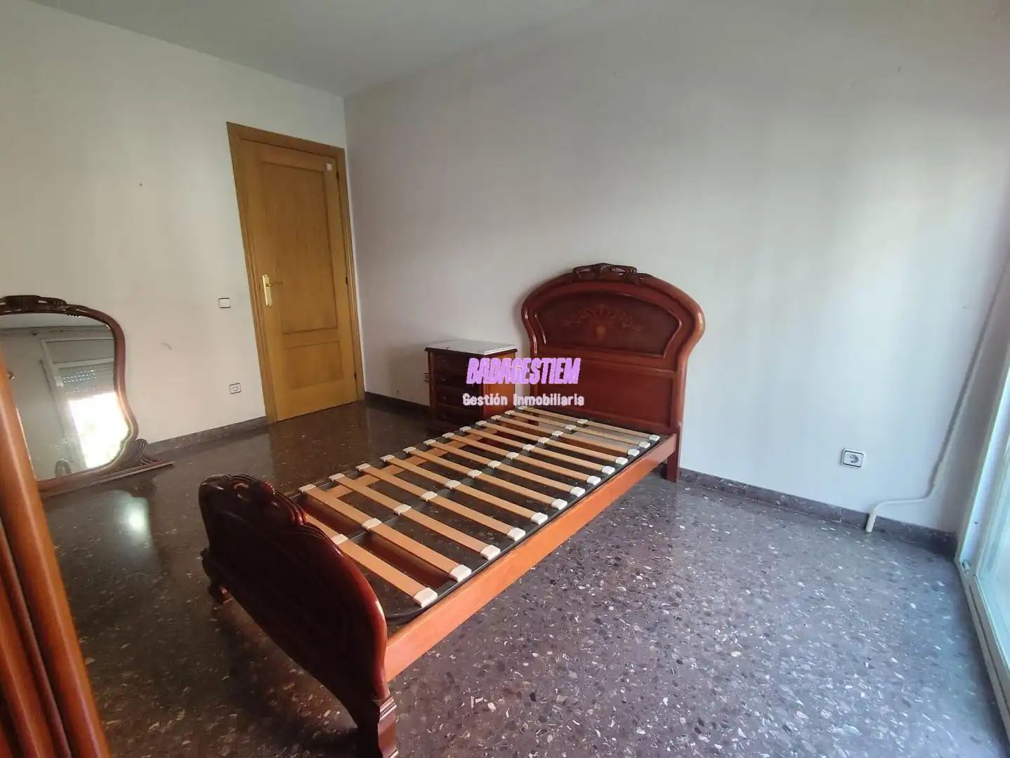Habitación de Piso en venta en Santa Coloma de Gramenet con Calefacción, Terraza y Balcón