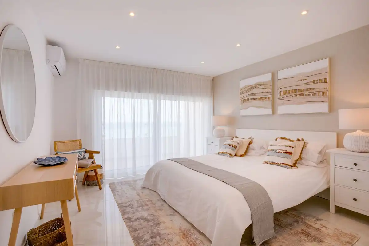 Dormitori de Casa o xalet en venda en Manilva amb Aire condicionat, Jardí privat i Terrassa