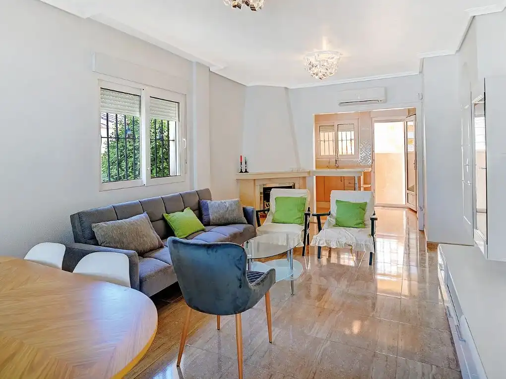 Wohnzimmer von Haus oder Chalet zur Miete in Orihuela mit Klimaanlage, Privatgarten und Parkett