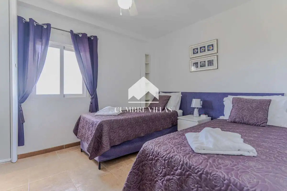 Dormitori de Casa o xalet en venda en Lújar amb Jardí privat, Terrassa i Internet