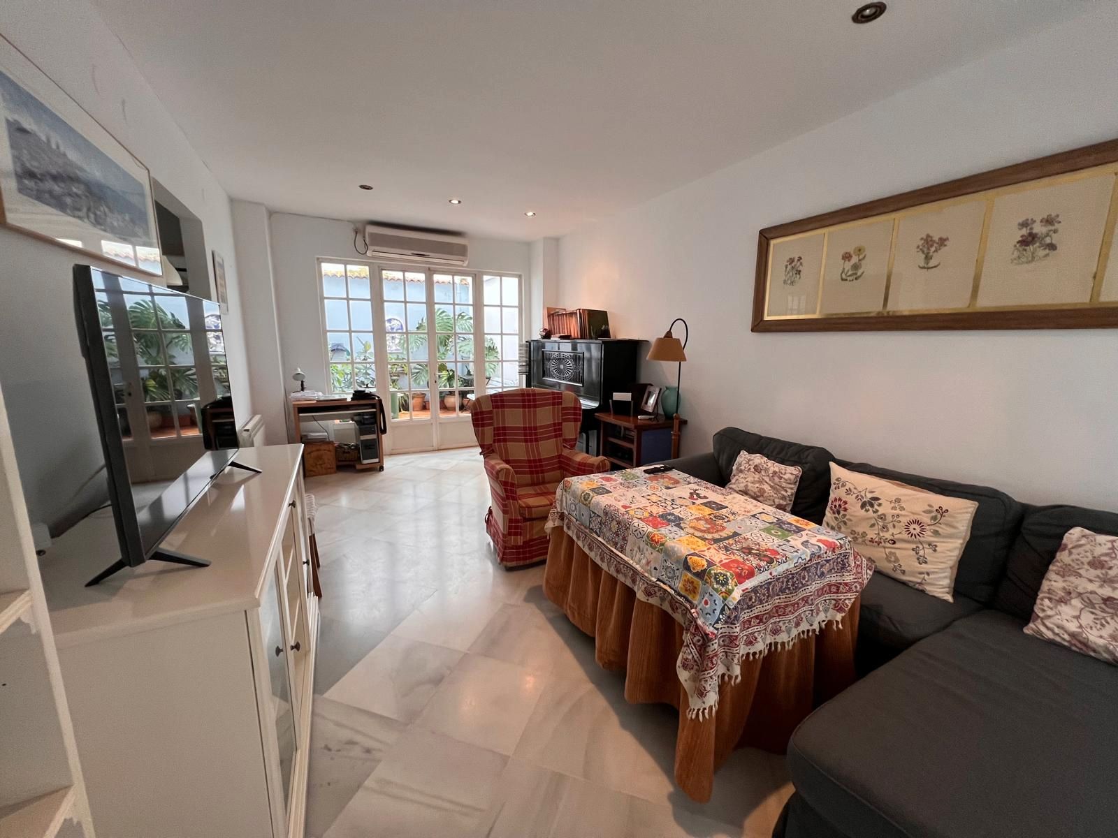 Wohnzimmer von Einfamilien-Reihenhaus zum Verkauf in  Sevilla Capital mit Klimaanlage, Möbliert und Ofen