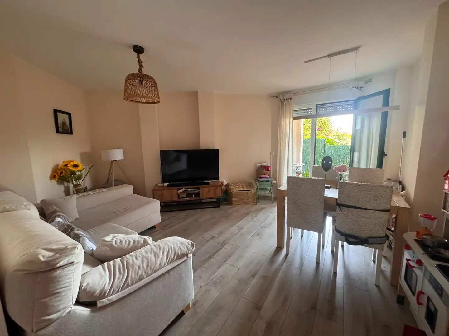 Sala d'estar de Pis de lloguer en Piélagos amb Calefacció, Jardí privat i Terrassa
