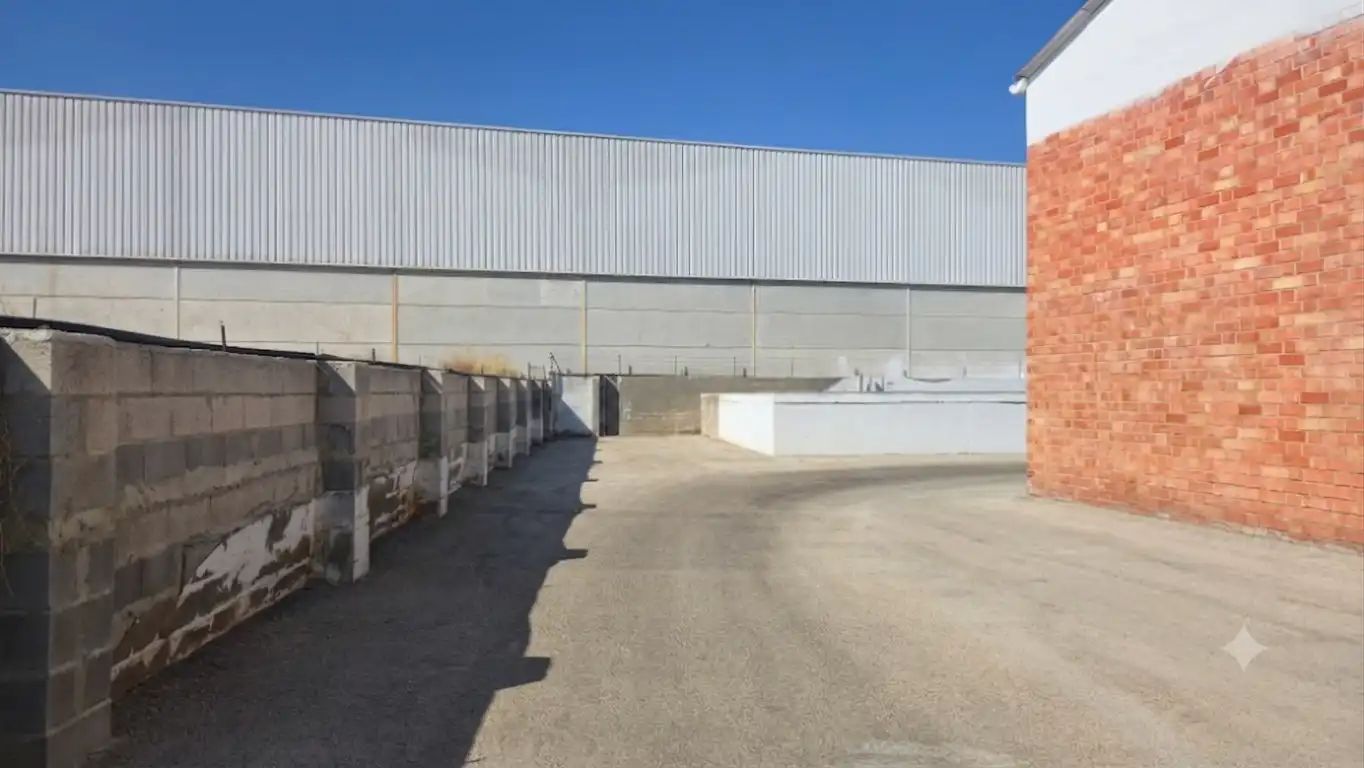 Nave industrial en venta en Avenida Llibertat d'Ensenyansa, imagen 3