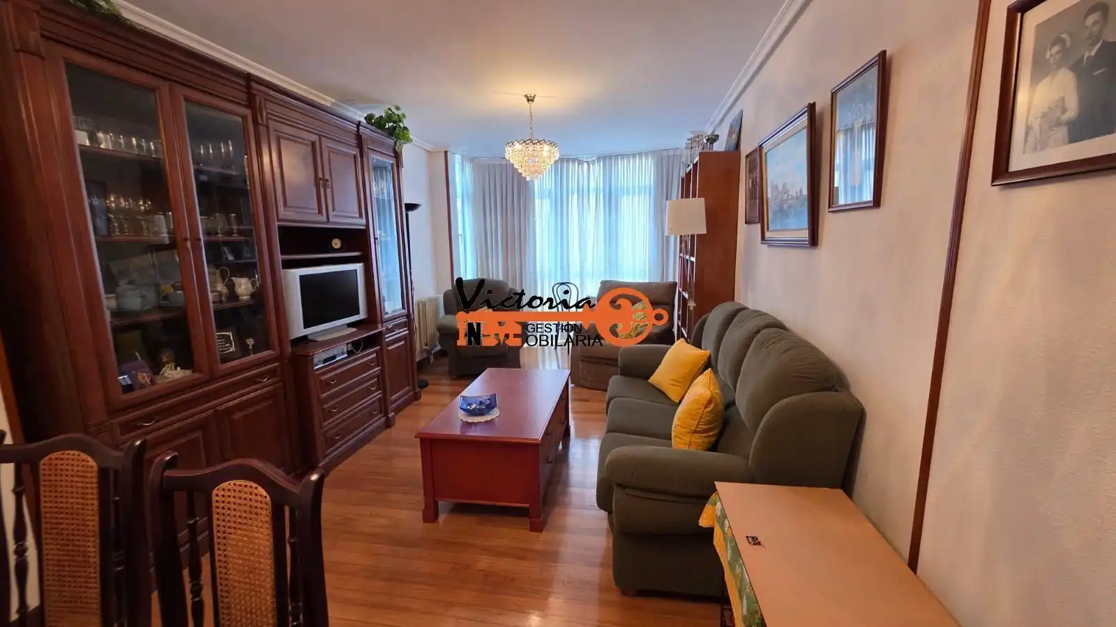 Sala d'estar de Pis en venda en Castro-Urdiales amb Calefacció