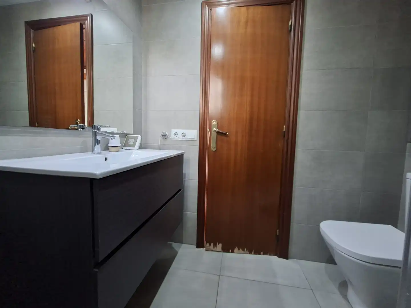 Badezimmer von Dachboden zum Verkauf in Badalona mit Klimaanlage, Heizung und Terrasse