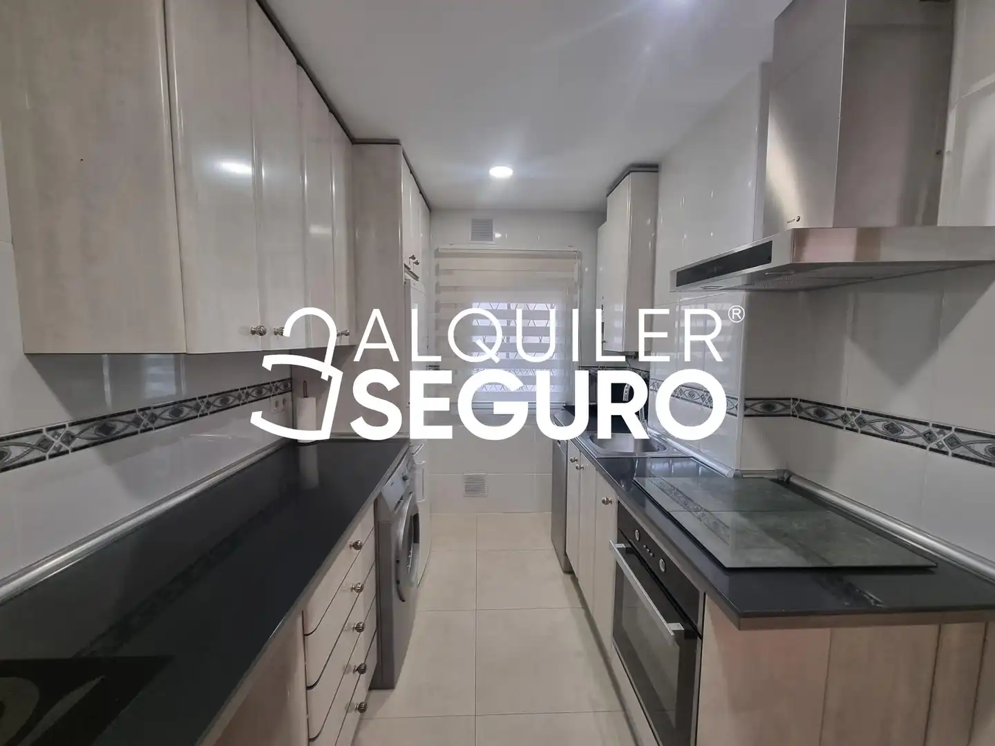 Cuina de Pis de lloguer en Madrid amb Aire condicionat, Calefacció i Moblat