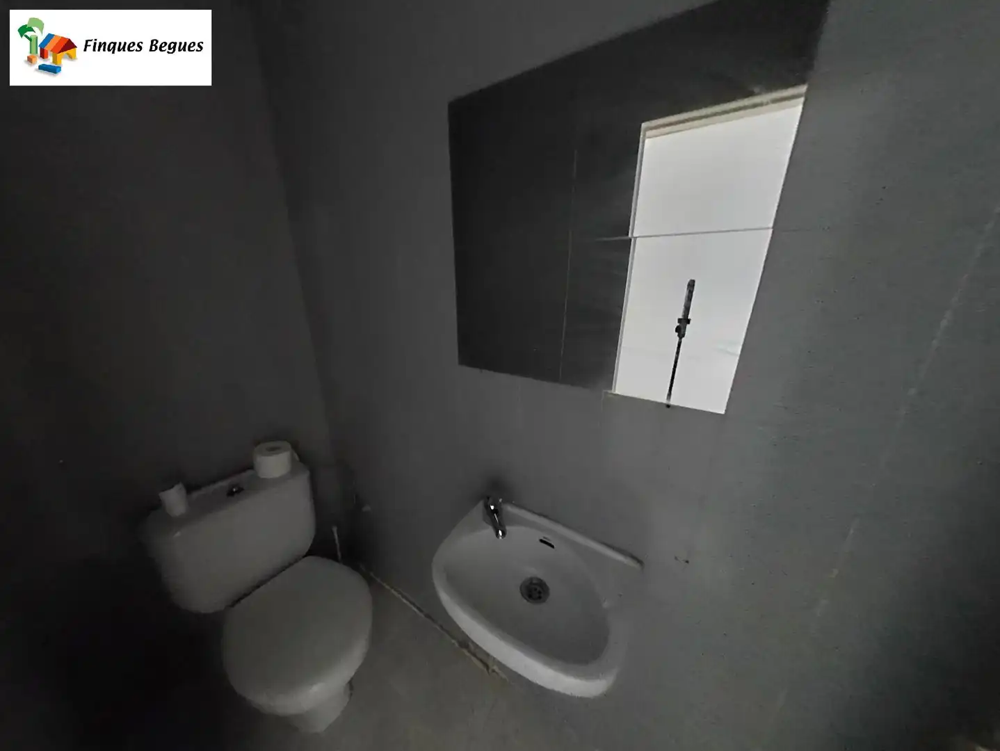 Baño de Local en venta en Begues