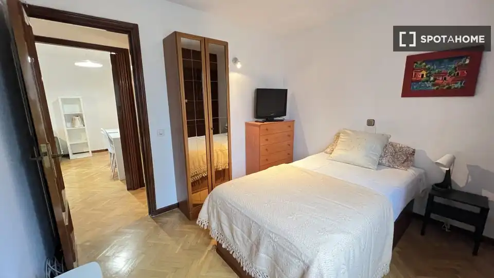 Bedroom of Flat for rent in Madrid  with Air Conditioner, Heating and Furnished