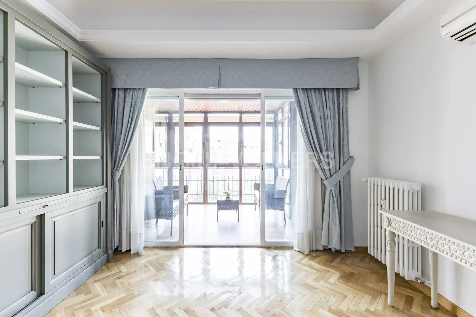 Sala d'estar de Pis de lloguer en Madrid amb Calefacció, Parquet i Terrassa