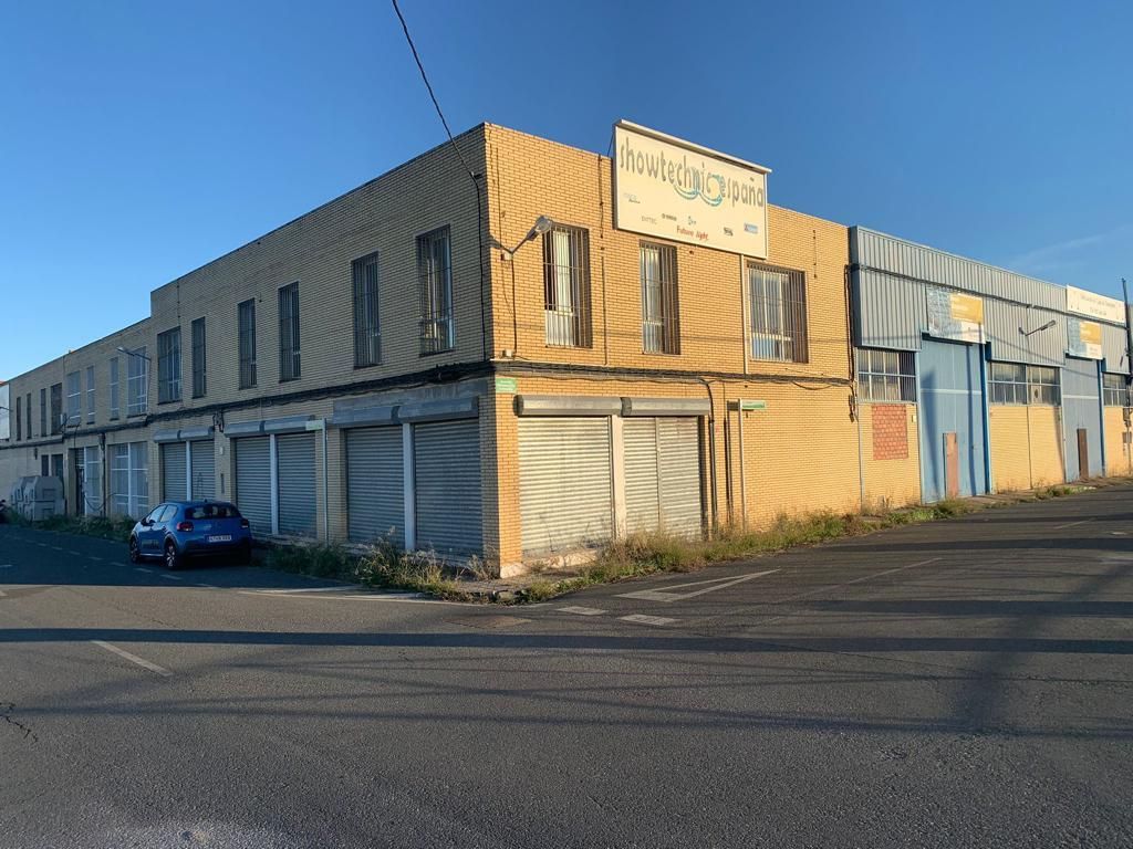 Vista exterior de Local en venda en Valencina de la Concepción