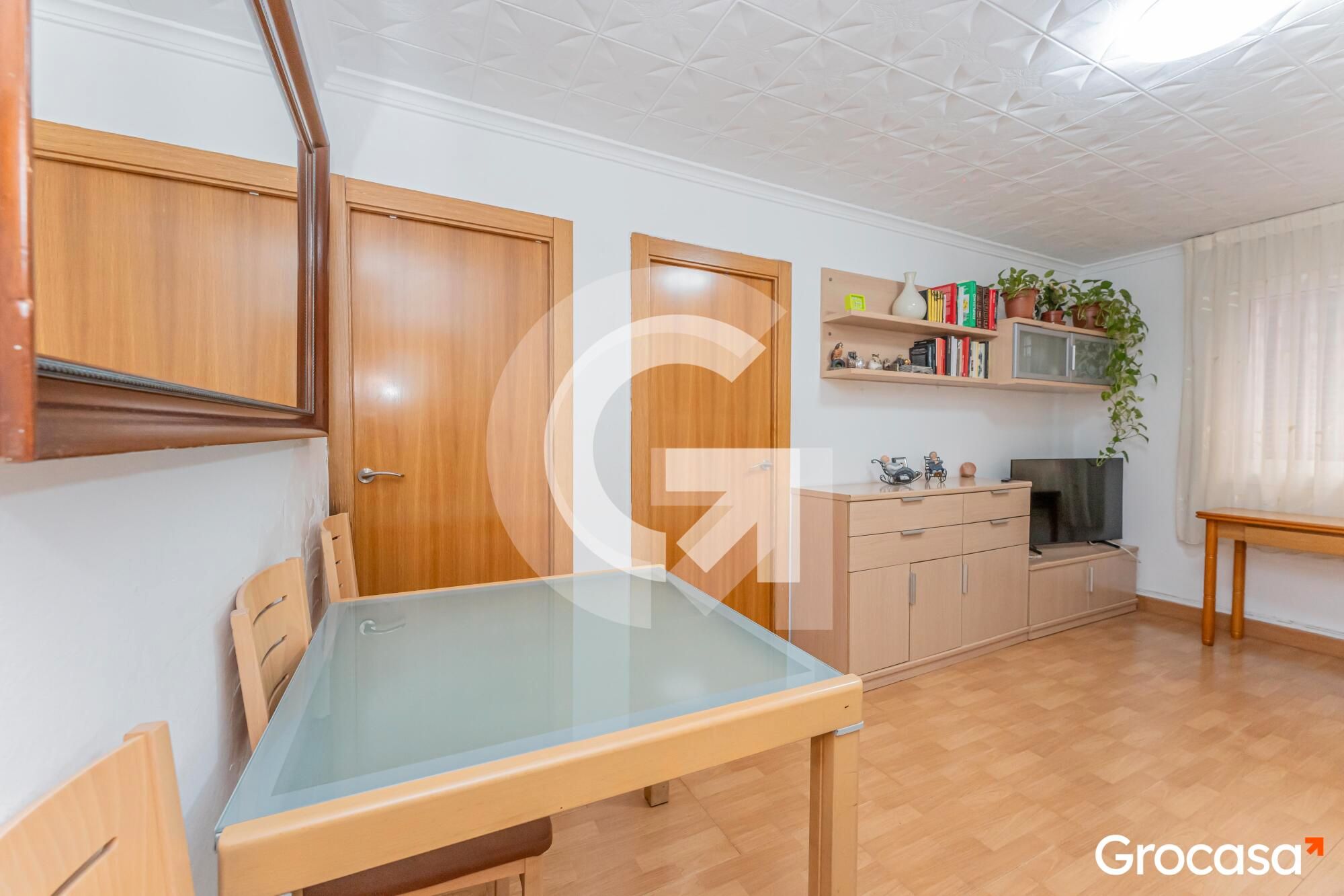 Cuina de Planta baixa en venda en Cornellà de Llobregat amb Forn, TV i Internet