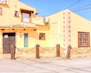 Vista exterior de Edifici en venda en Orihuela