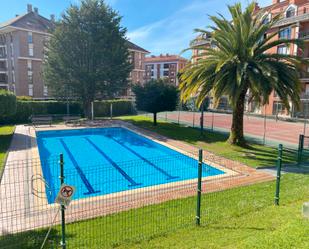 Swimming pool of Flat for sale in Castro-Urdiales  with Heating, Private garden and Parquet flooring