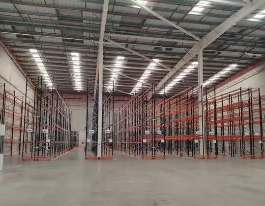 Nau industrial de lloguer a Carmona