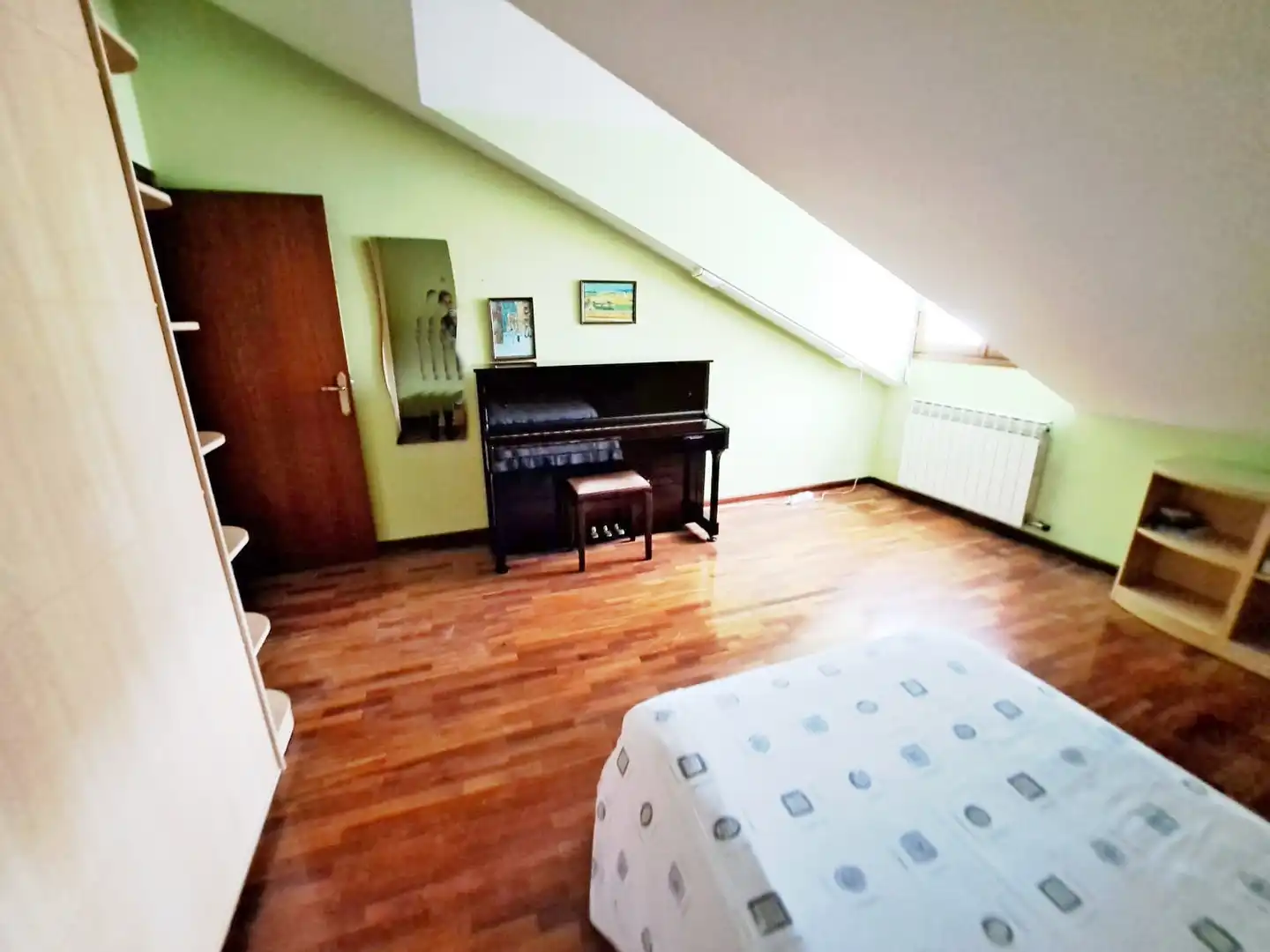 Habitación de Apartamento en venta en Vitoria - Gasteiz con Calefacción, Trastero y Amueblado