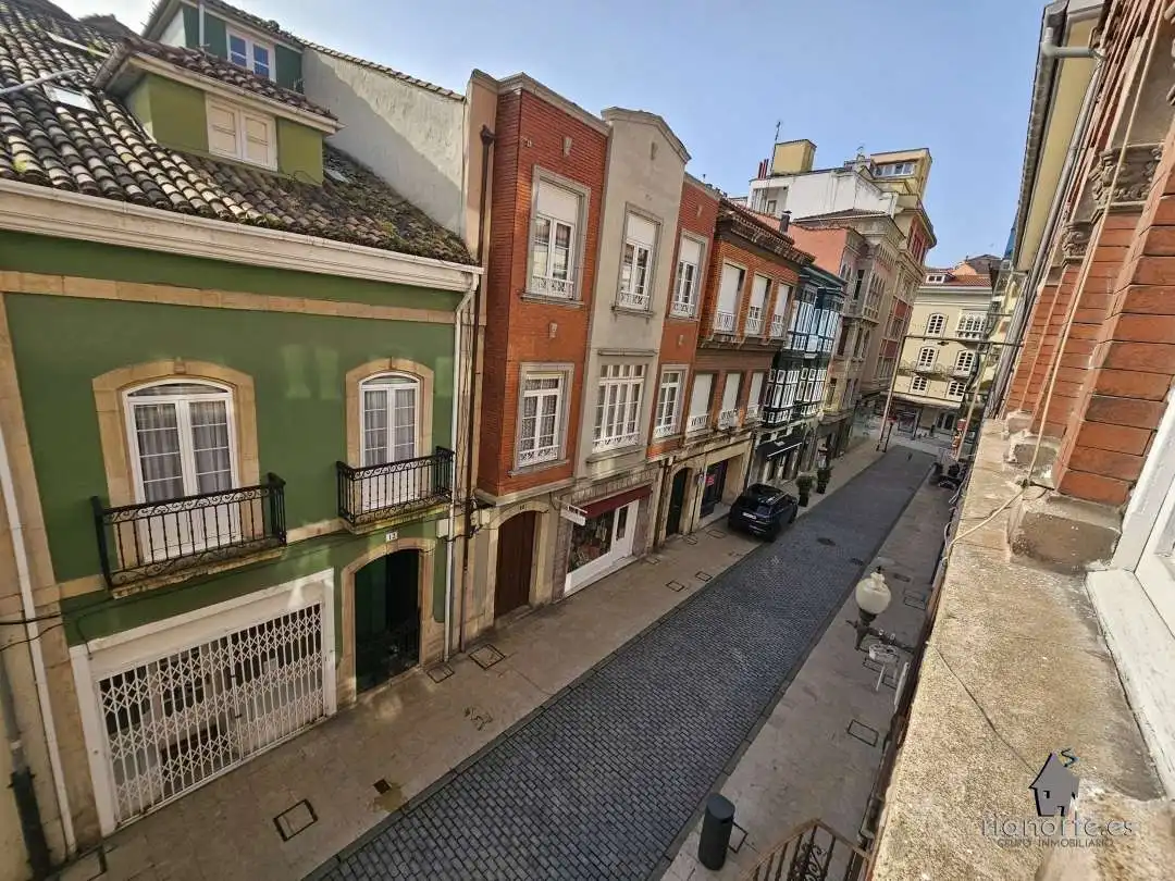 Vista exterior de Piso en venta en Avilés
