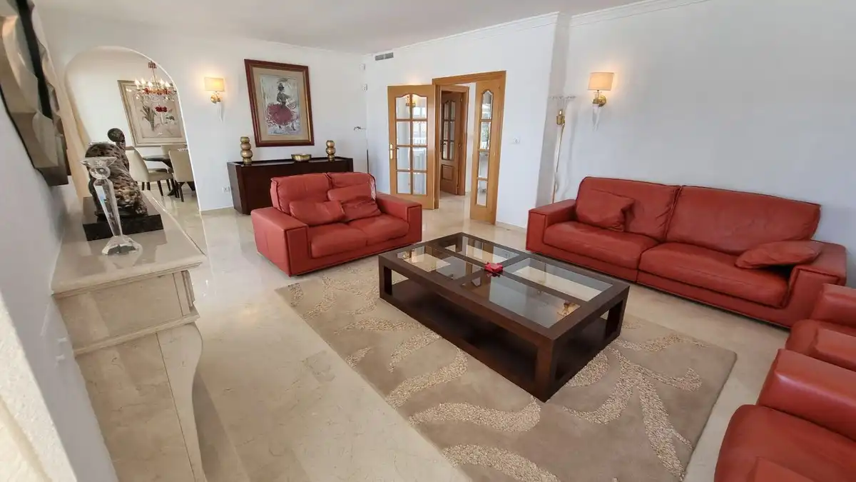 Sala d'estar de Casa o xalet de lloguer en Benahavís amb Aire condicionat, Jardí privat i Terrassa
