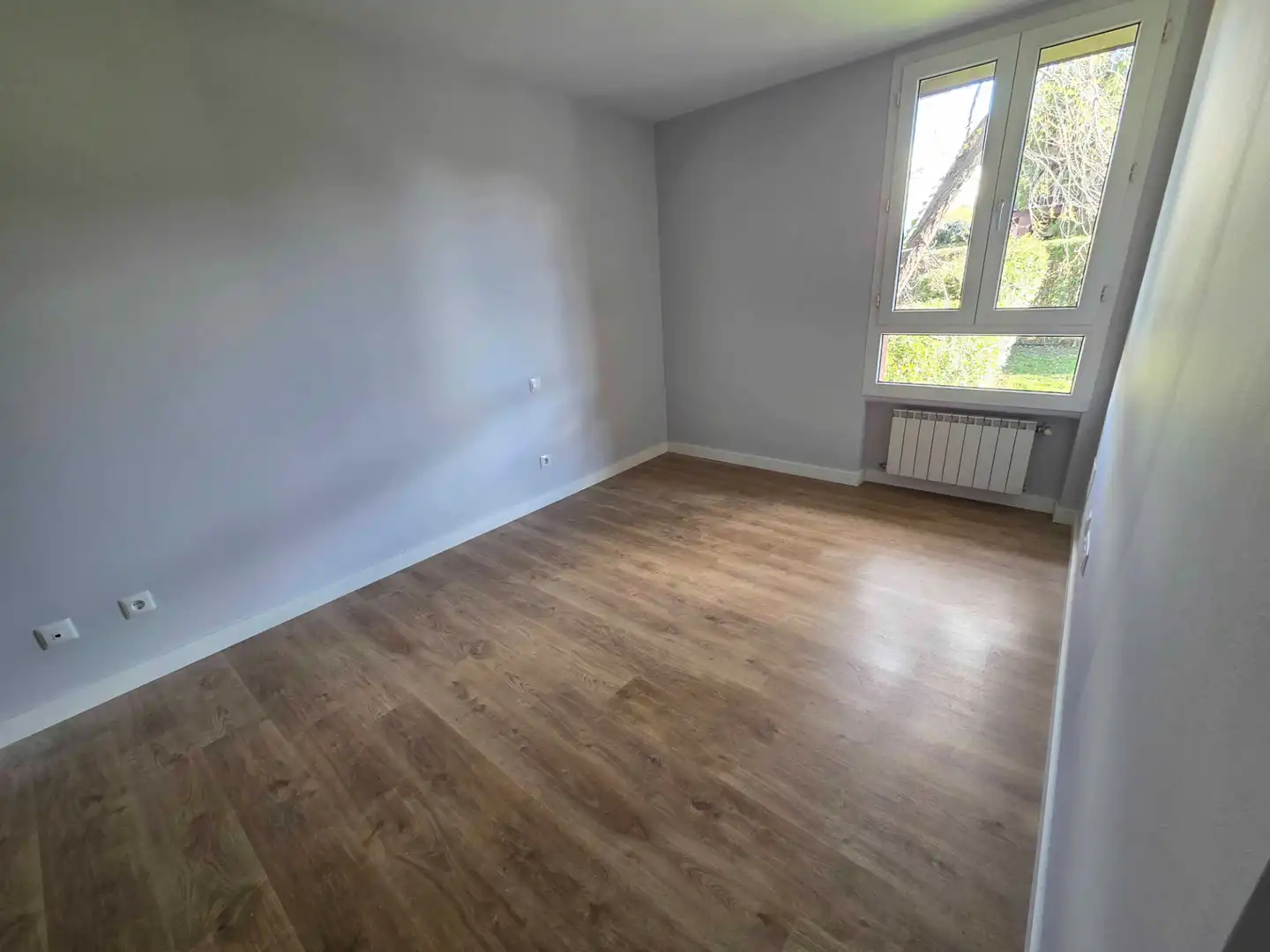 Habitación de Casa adosada de alquiler en La Moraleja con Calefacción, Jardín privado y Terraza