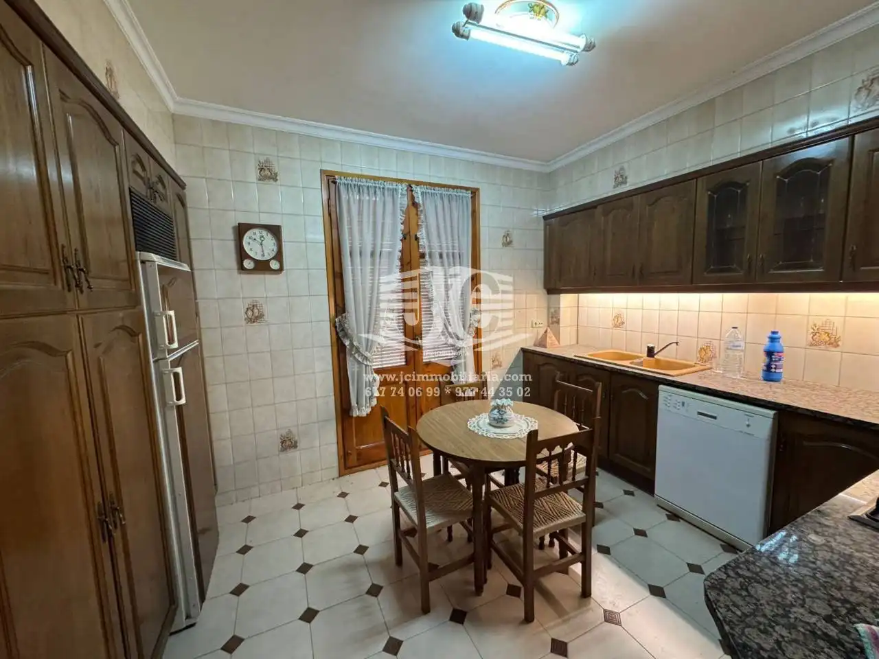Cuina de Casa o xalet en venda en Tortosa amb Aire condicionat, Terrassa i Moblat