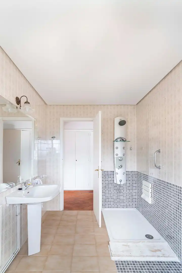 Baño de Casa o chalet en venta en A Coruña Capital  con Calefacción, Jardín privado y Terraza