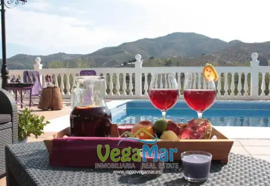 Casa con piscina in vendita a Avenida Salobreña, imagen 3