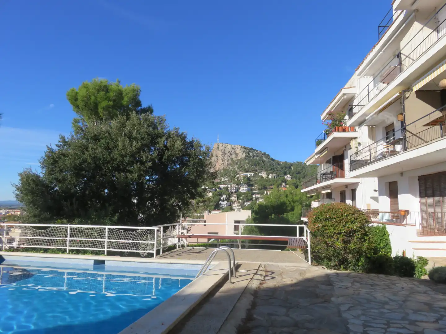 Piscina de Apartamento en venta en L'Estartit con Calefacción, Terraza y Amueblado
