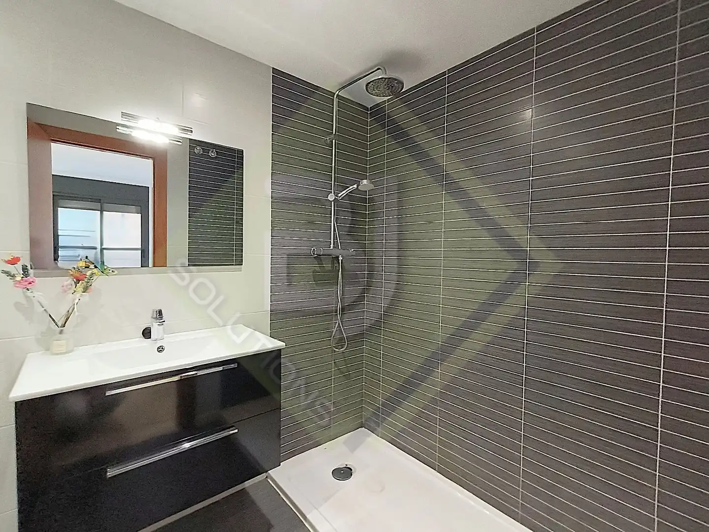 Baño de Piso de alquiler en Mataró con Aire acondicionado, Calefacción y Terraza